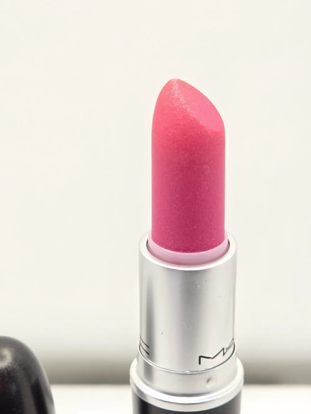 DISCONTINUED MAC LUSTRE LIPSTICK- 